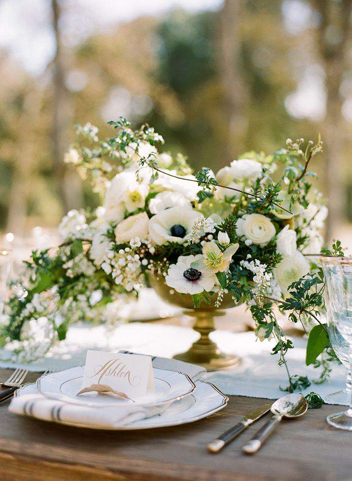 White Wax Flower Bouquet: Simple centerpieces